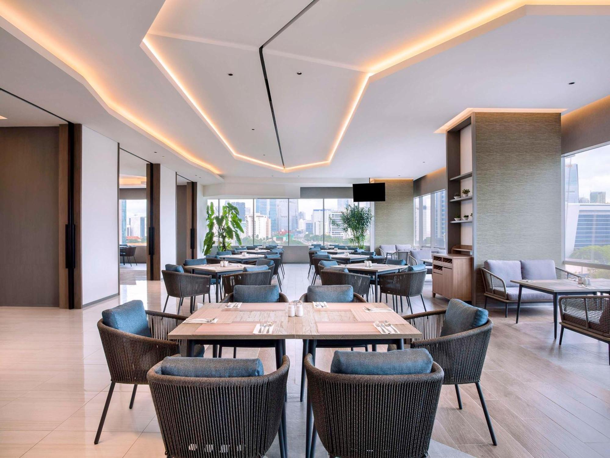 Hotel Mercure Gatot Subroto 4*